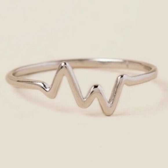 Francesca's Womens NWT Signature Silver Heartbeat Ring Size 7 - Picture 1 of 5